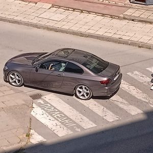Монтанчанка блокира пешеходна пътека, възмущението на гражданите расте