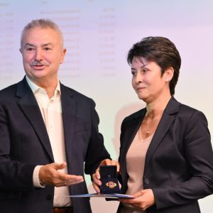 Почетна значка за д-р Антоанета Блажева по повод 40 години неонатология в Монтана