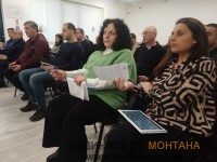 ПРОДАВАТ НА ТЪРГ ТРИ ЕТАЖА ОТ СТОМАТОЛОГИЯТА